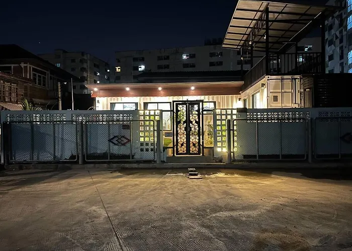 独立庭院 花园式的两卧两卫民宿 近mrt 2